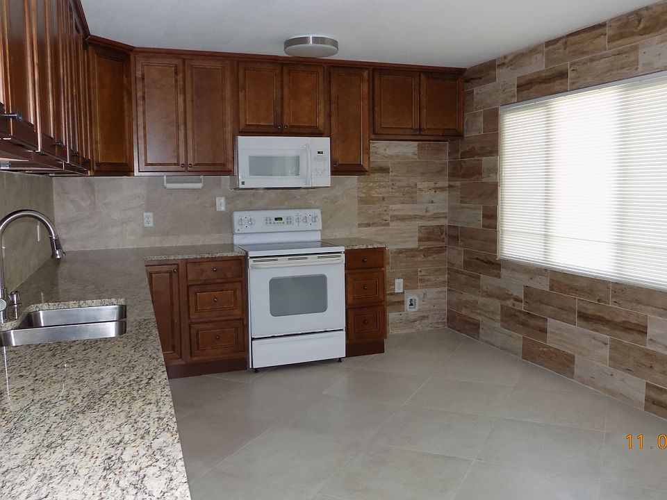 2nd image of 1204 Tulip Ln