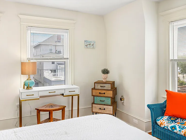 25 S Oakland Ave — Photo 19