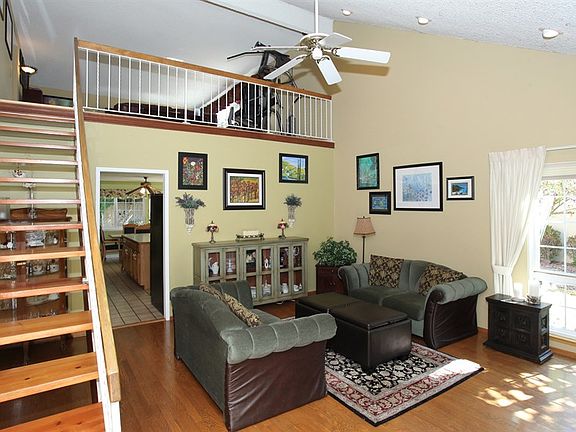 4th image of 291 Dondero Way
