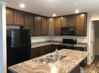 4774 Beacon Rd, Sterling Heights, MI 48310