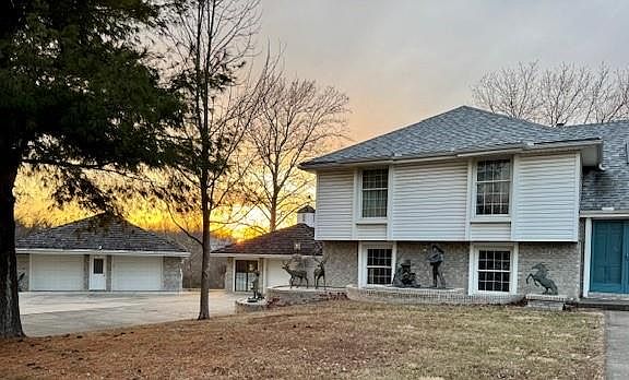 2nd image of 802 E Concord Dr