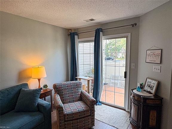 5th image of 3837 Lasalle Dr APT 109