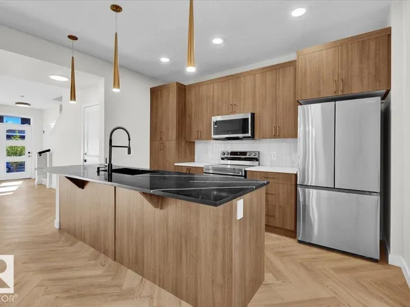 1322 Keswick Dr SW, Edmonton, AB T6W 4T4