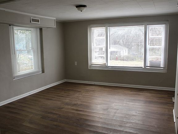 3rd image of 1204 W Mauney Ave