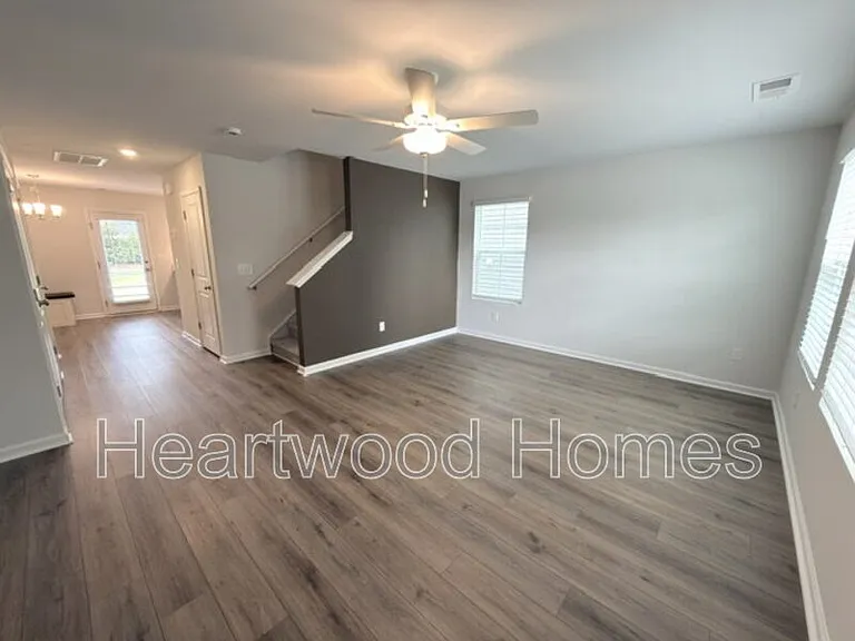 807 Coburg Ln — Photo 6