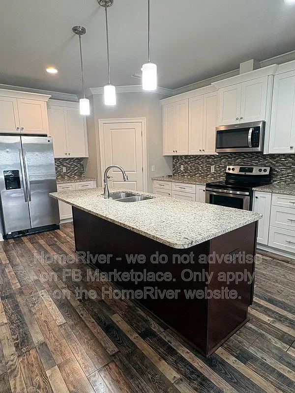 4 bed, 2.0 bath, 2055 sqft, $2,650 — Photo 2