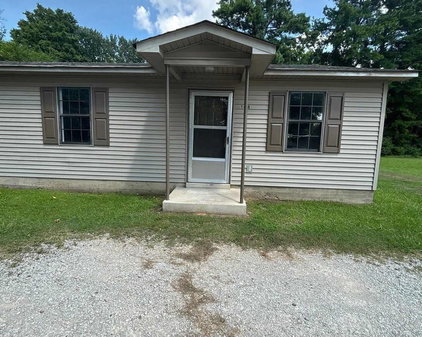 108 N Bond Ave — Photo 2