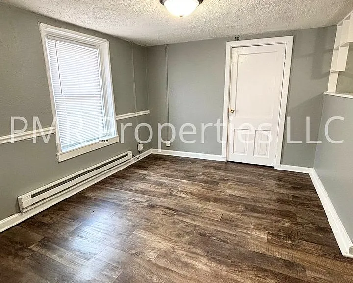 402 S 15th St — Photo 7