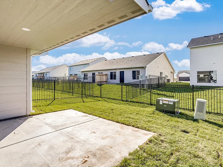 Pineway — Photo 49