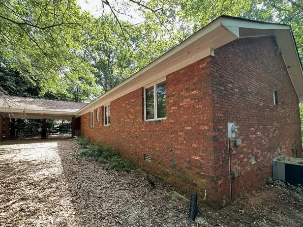 346 Lake Club Cir, Lavonia, GA 30553