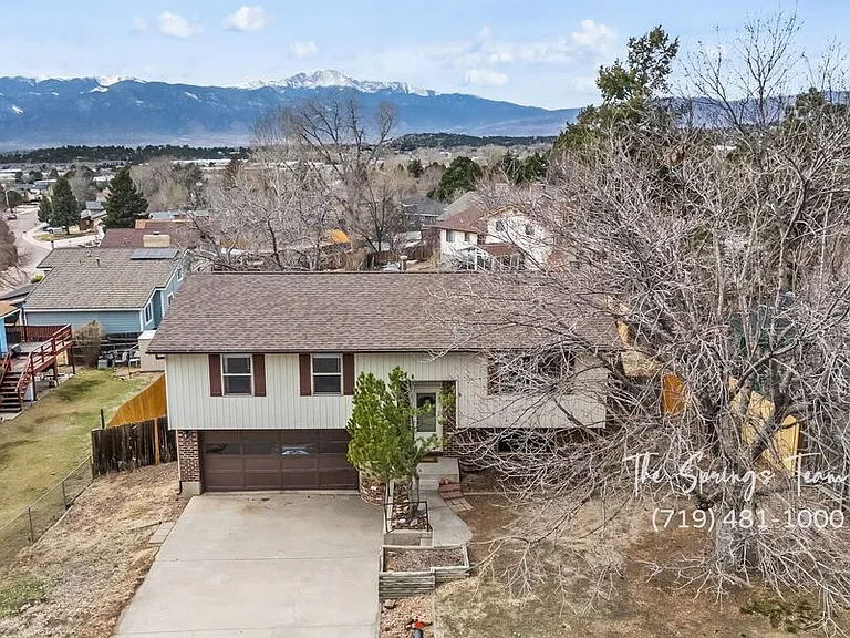 1730 Hathaway Dr — Photo 3