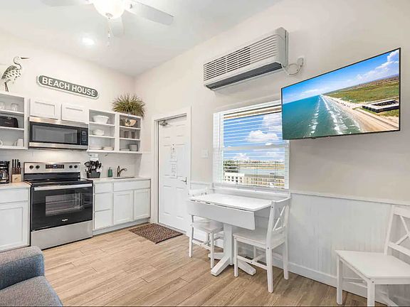 4th image of 15034 Aruba Dr #213
