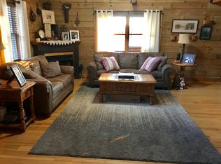 218 Meadowview Dr, Elizabeth, WV 26143