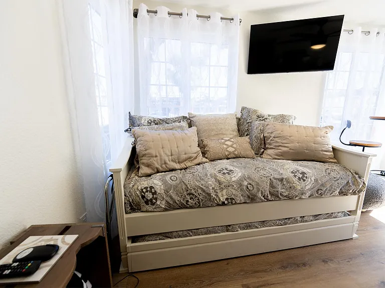 736 Seagirt Ct — Photo 5