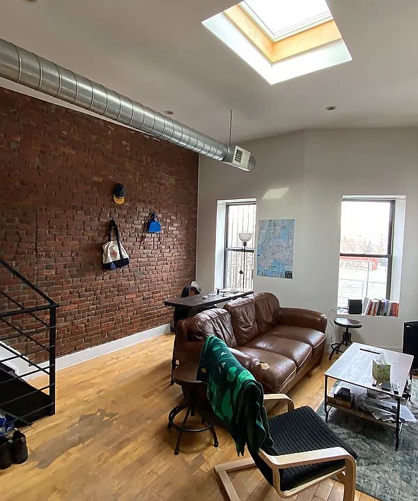 1st image of 16 Saint Andrews Pl #3