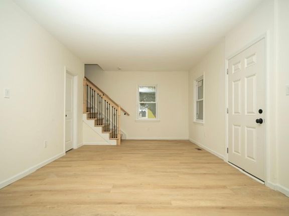 2nd image of 115 Ryon Ave