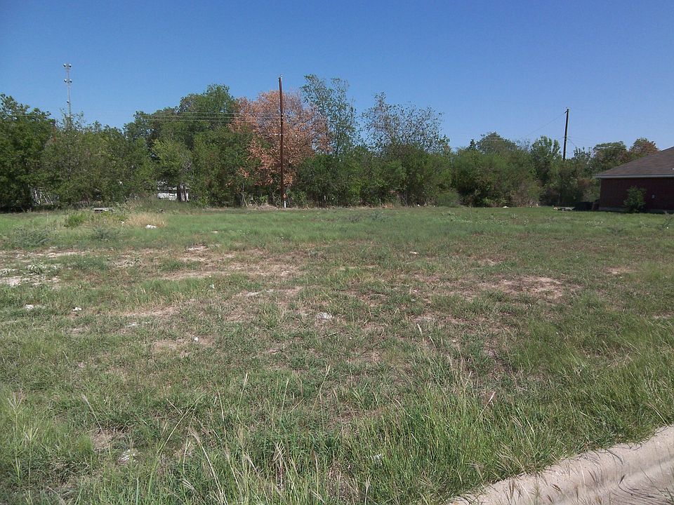 2nd image of 1015 Bittle Ln