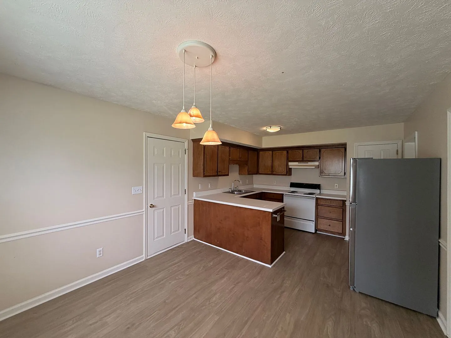Move-In Ready! Fresh Updates, Fenced Backyard & Prime Smyrna Location! — Photo 4