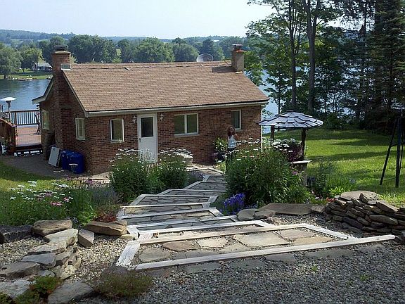 8232 Lakeshore Dr