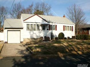 253 Columbus Ave, West Babylon, NY 11704