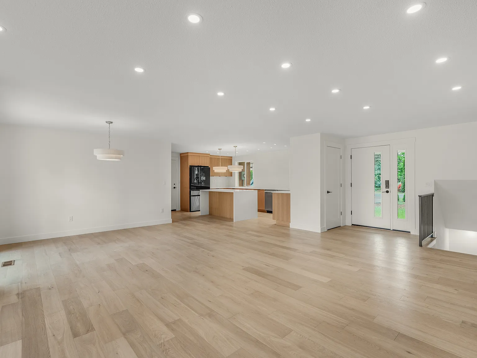 5 bed, 2780 sqft, $4,950 — Photo 3
