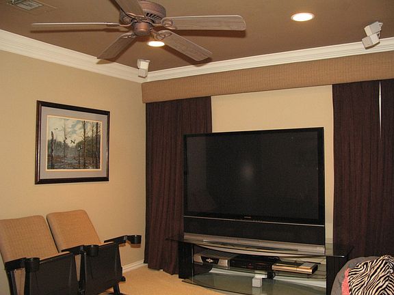 3rd image of 809 Parkdale Dr