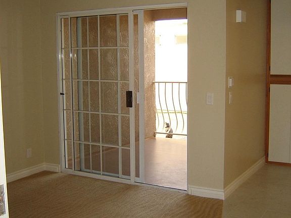 5th image of 555 Redondo Ave APT 203