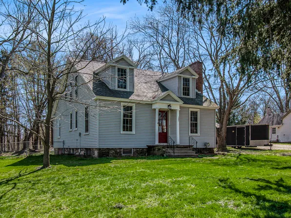 302 Yale St, Olivet, MI 49076