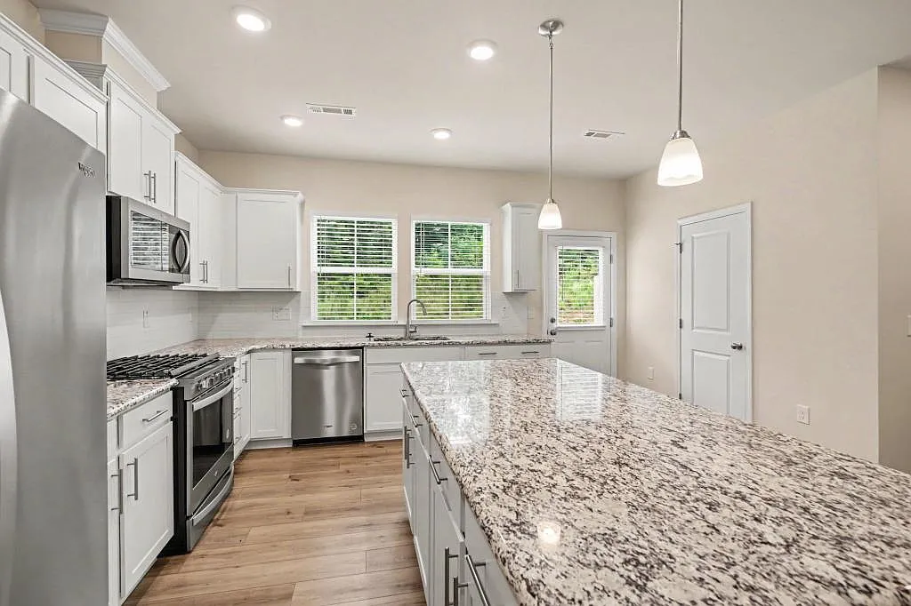 909 Falls Grove Trl — Photo 2