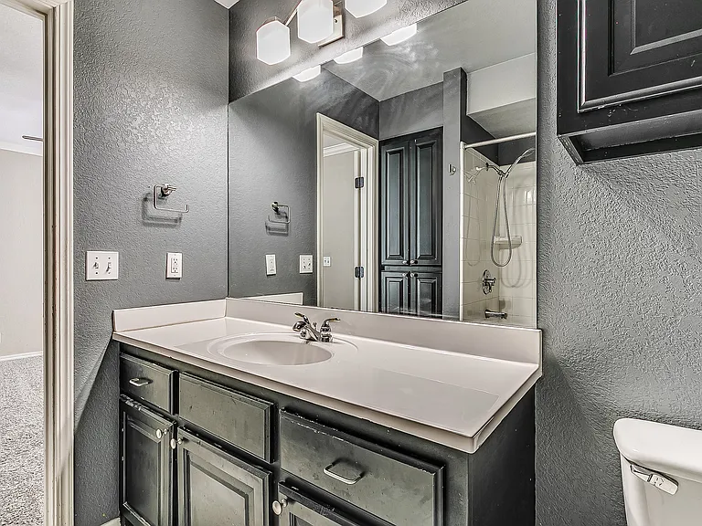 323 Potomac Dr — Photo 29