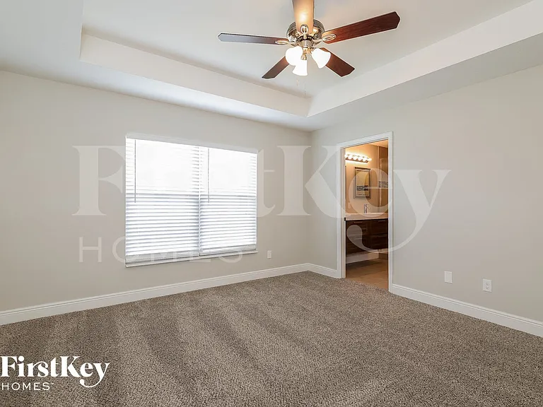 419 Eagle Dr — Photo 7
