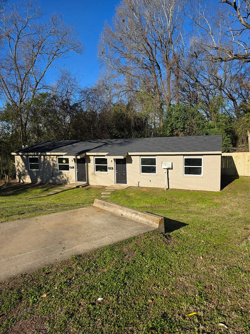 Ragland — Photo 1
