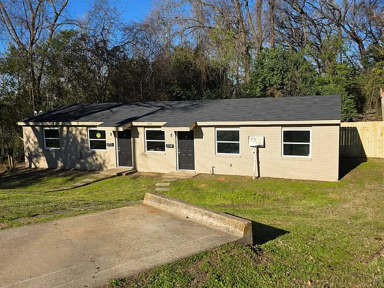 822 Ragland Ct — Photo 1