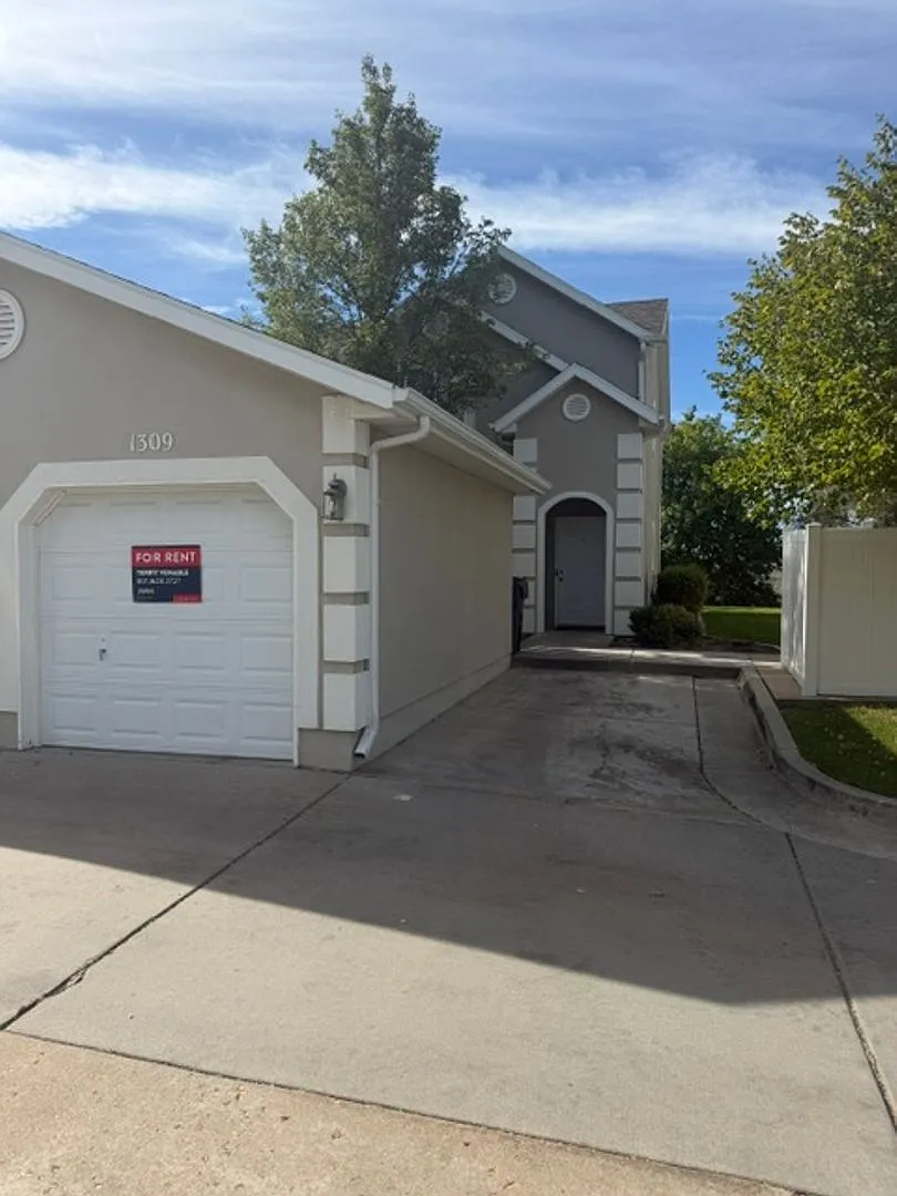 Price Rentals — Photo 1