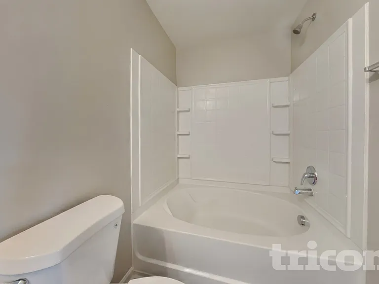 1505 Hamilton Hills Dr — Photo 9
