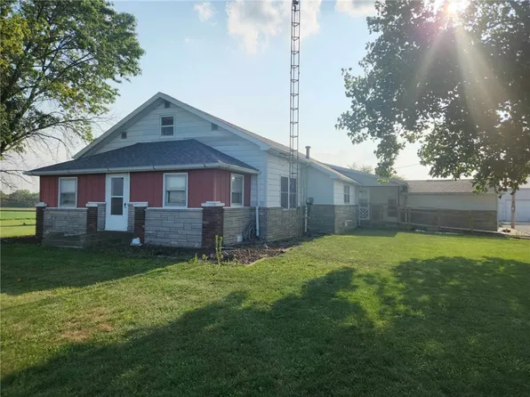 1323 N 3150 East Rd, Windsor, IL 61957