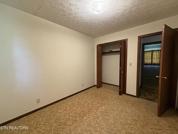 5th image of 410 Clifty St