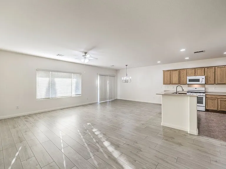 2103 Sawtooth Mountain Dr — Photo 13