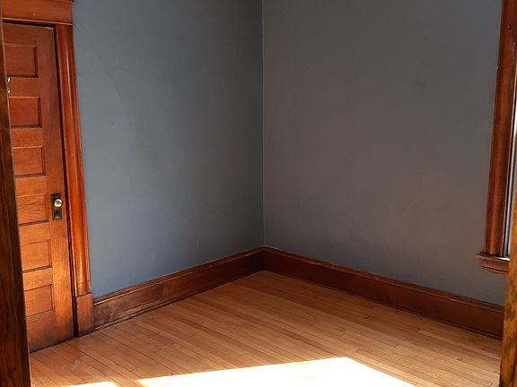3rd image of 15 Barton Ave SE #4