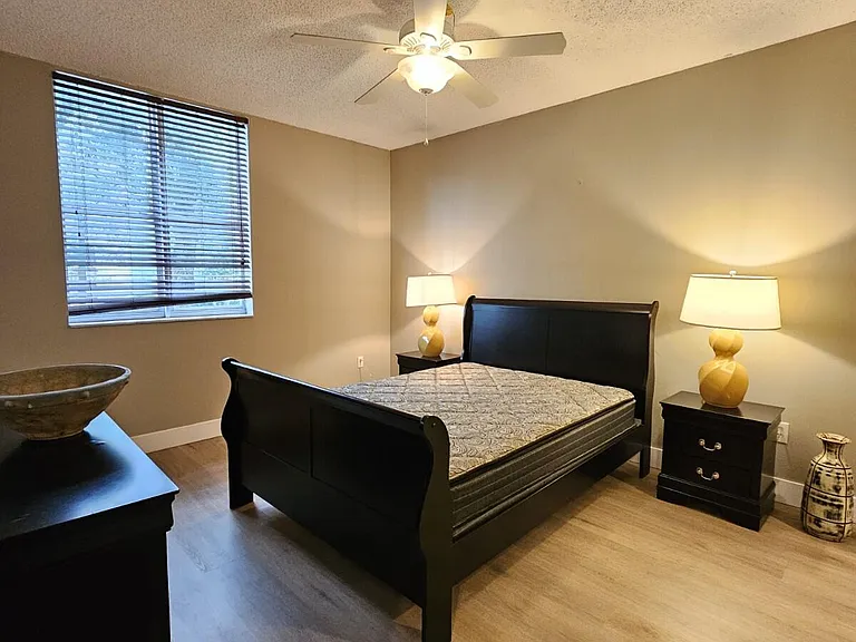 780 Sapodilla Ave #105 — Photo 11