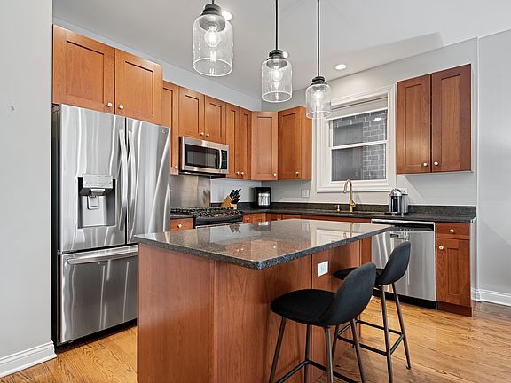 5th image of 849 N Paulina St #1