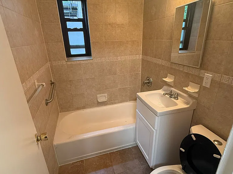 20-72 27th St #1B — Photo 6