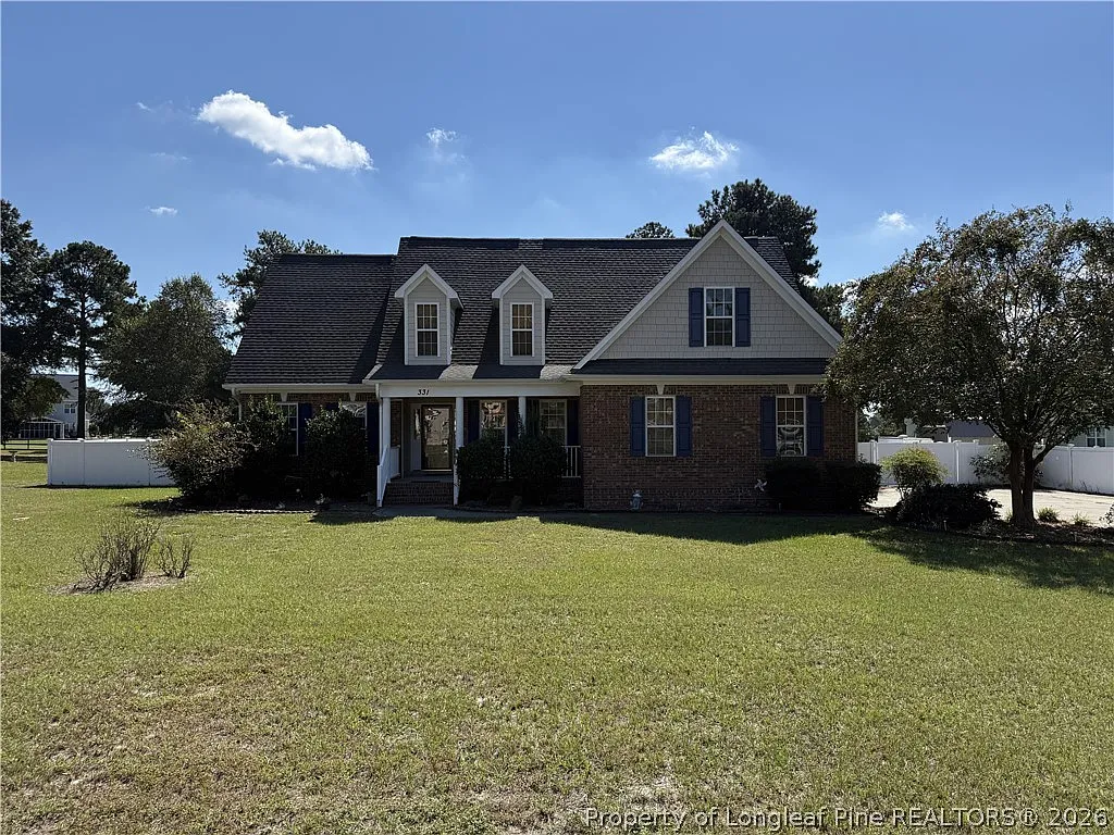 4 bed, 2.5 bath, 2186 sqft, $2,400 — Photo 1