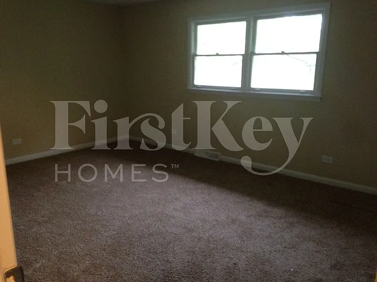 817 Rose Ln — Photo 18