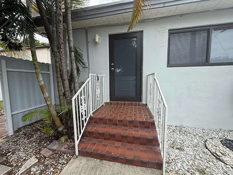2900 SW 23rd St #2 — Photo 9