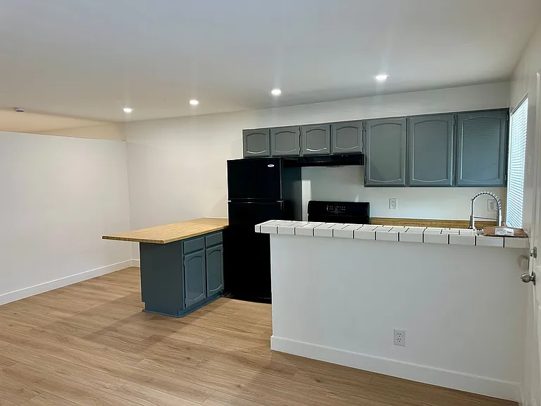 10911 Bloomfield St — Photo 5