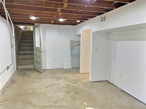 4th image of 1005 Stafford Dr