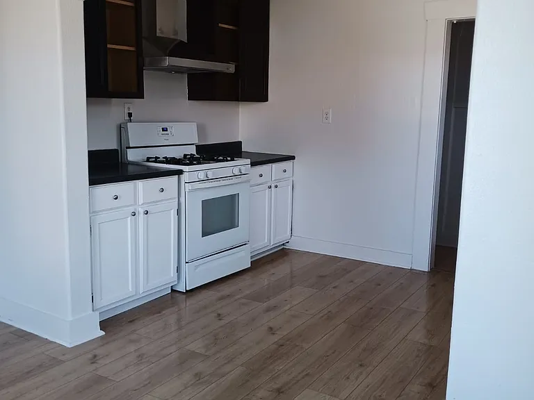 414 W Theo Ave — Photo 18