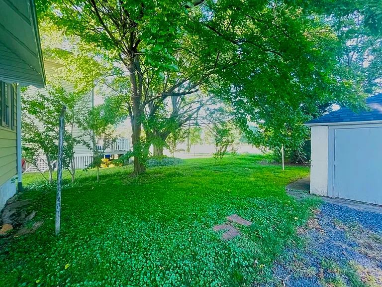 306 Roosevelt St — Photo 9