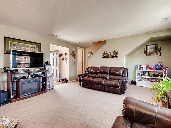 5th image of 894 Sagebrush Dr
